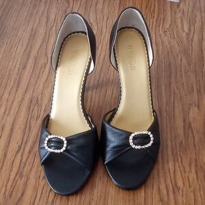 Seychelles Black Open-Toe Heels showgirl peep toe